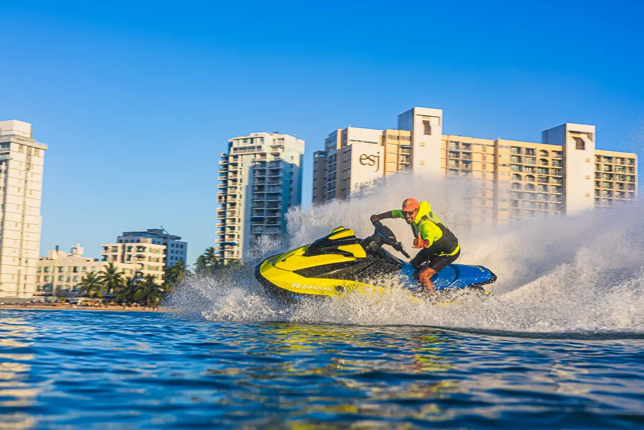 Moto acuática frente a Isla Verde